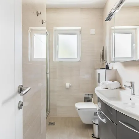 5 Km From S Center 아파트 트로기르