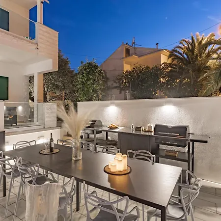 5 Km From S Center * 트로기르