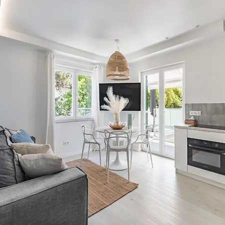 5 Km From S Center 아파트 *