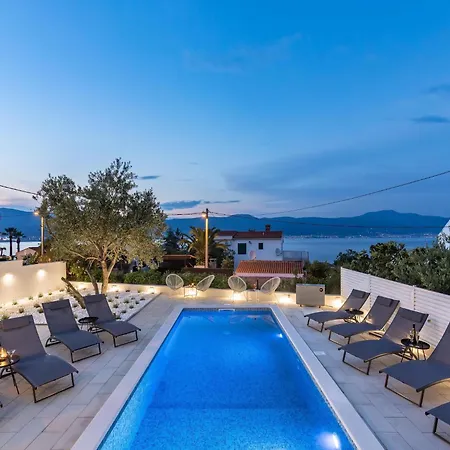 아파트 5 Km From S Center 트로기르