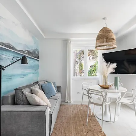 5 Km From S Center * 트로기르