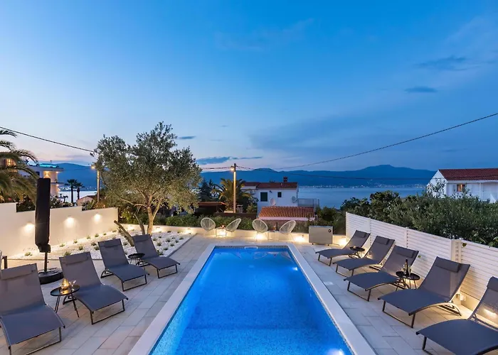 Apartment 5 Km From S Center Trogir