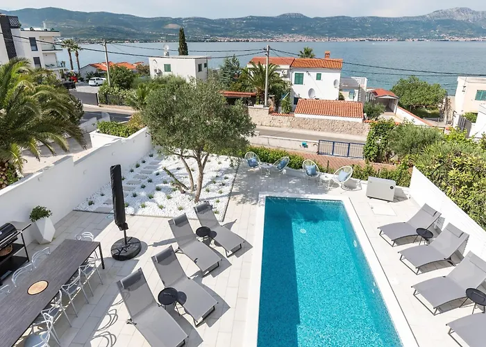 5 Km From S Center Apartment Trogir